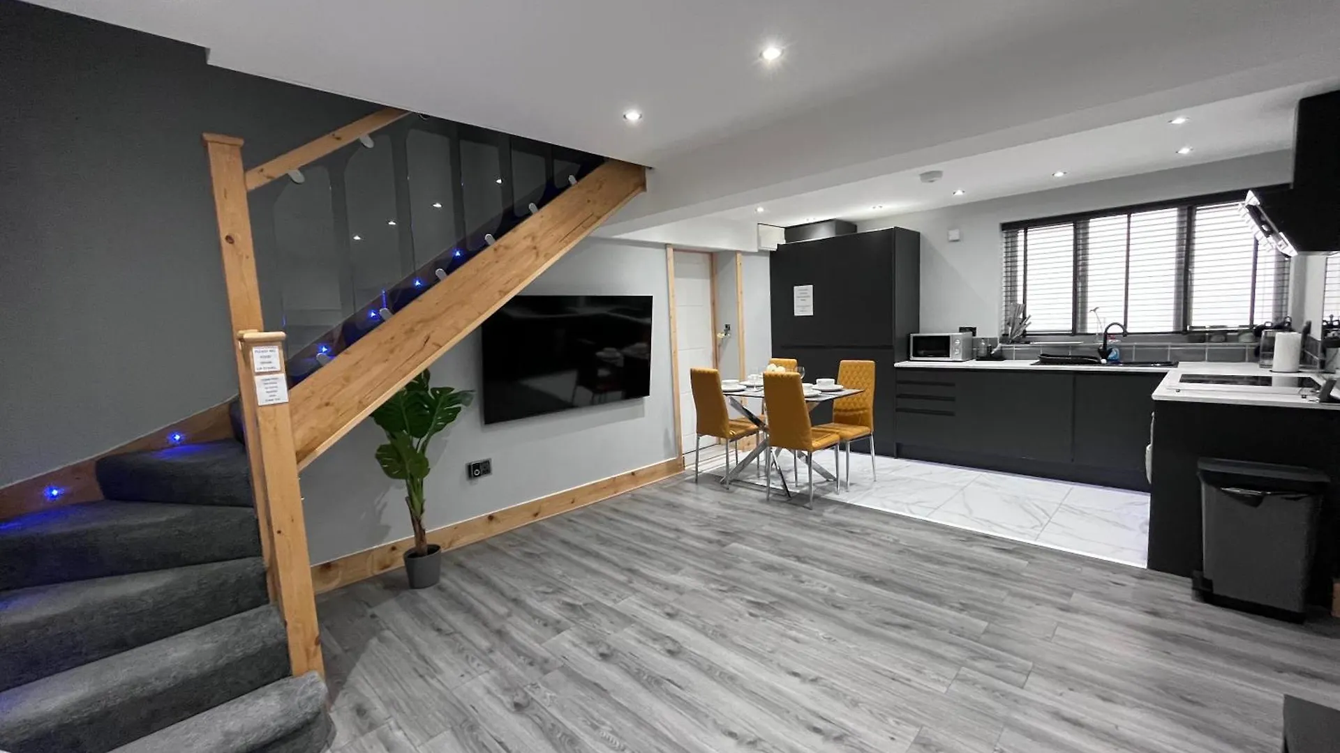 Entire Two Bedroom Guest House & Free Parking Nottingham